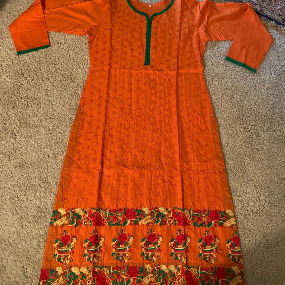 NWOT Pakistani Indian shirt / kurta / kameez.